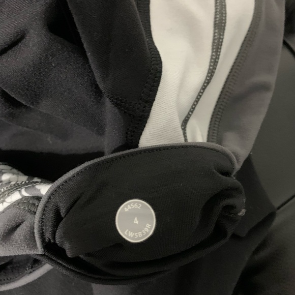 Reversible Lululemon yoga pants 4. - Picture 6 of 7